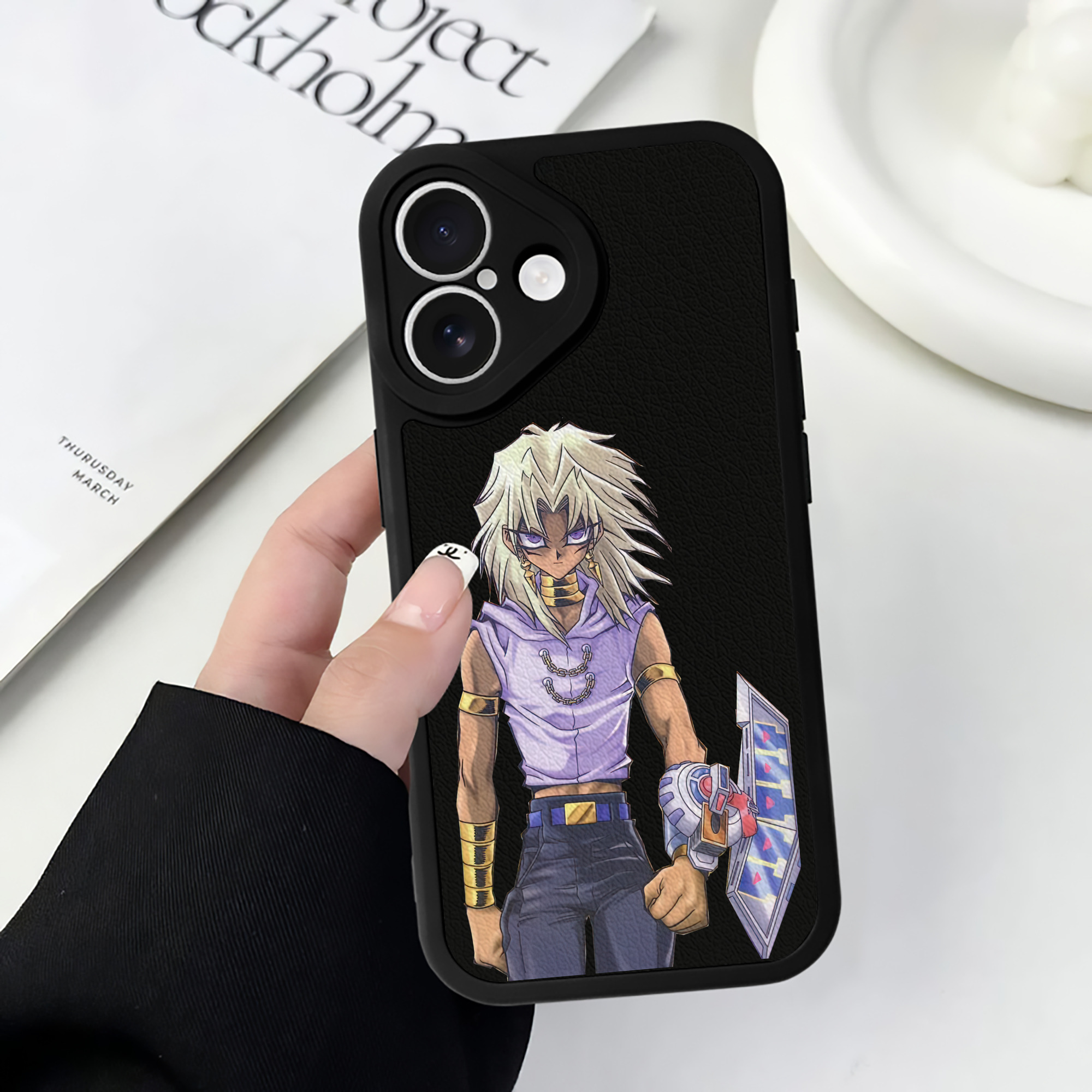 （画像用） 遊☆戯☆王 Yu-Gi-Oh! 【iPhone 16シリーズ対応】シリコンスマホケース（レザー調） 材質：シリコン